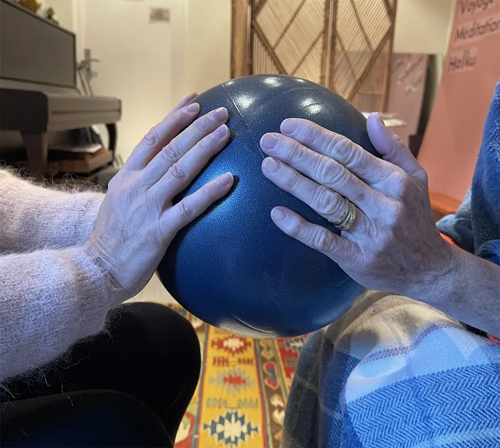 Mains avec ballon